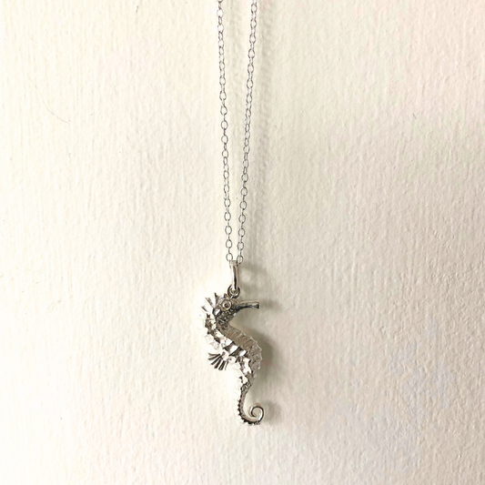 Silver Seahorse Pendant