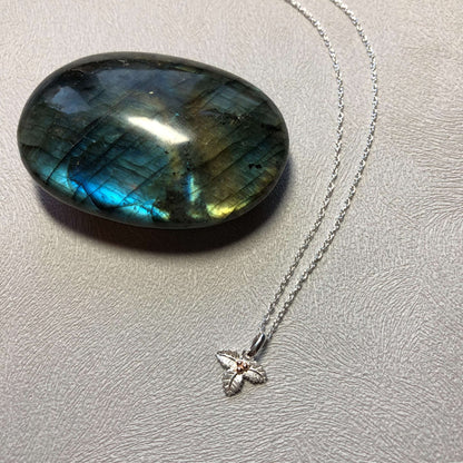 Holly leaf silver pendant
